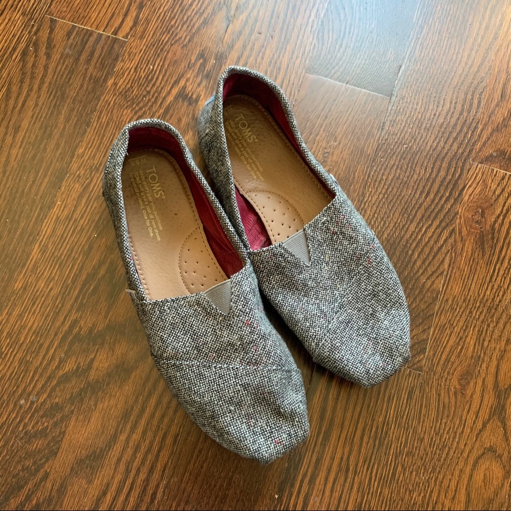 TOMS’ Shoes
